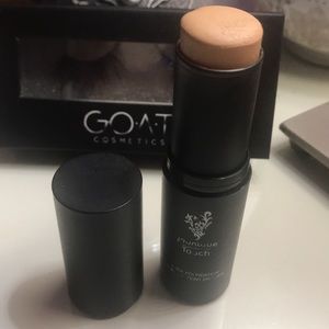 Younique Stick Fountain Eyelet